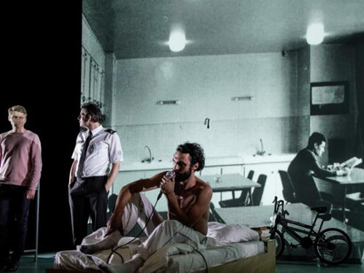 Im herzen der gewalt. Mit freundlicher genehmigung des Schaubühne am Lehniner Platz