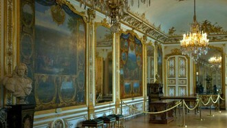 Chateau Chantilly, interior.