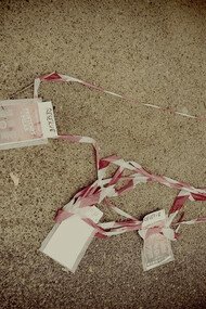 Le cordon de police Réservé au Printemps du Polar déchiré sur la route, Marseille  © Patrick Coulomb