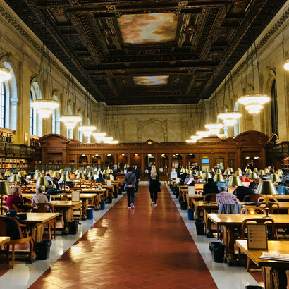 Die Lektüre von Sekundärliteratur und die Quellenkritik lassen sich auch außerhalb des universitären Kontextes erproben