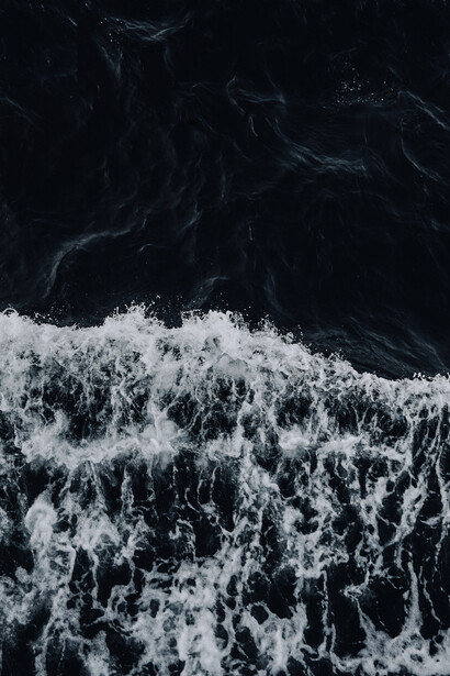 Eau. Notre corps est composé de plus de 70 % d’eau et comme un aimant, vous attirez à vous ce qui vibre au même niveau que vous