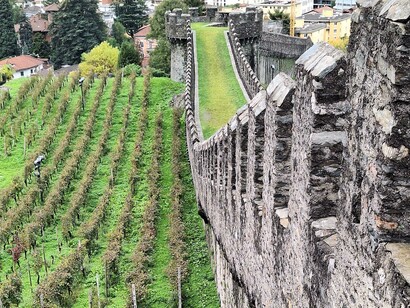 Fortezze di Castelgrande, Montebello e Sasso Corbaro, lungo le antiche strade di Bellinzona, Svizzera
