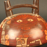 Botella asa puente

Materiales: Cerámica

Intermedio Temprano 100 a.C.- 700 d.C.

Medidas: 95 mm de alto