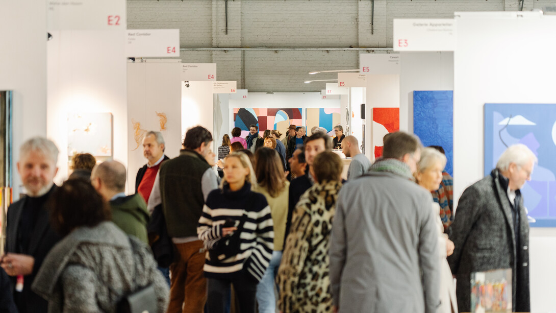 Verschiedene Künstler, Affordable Art Fair 2024, Ausstellungsansicht. Mit freundlicher Genehmigung der Affordable Art Fair