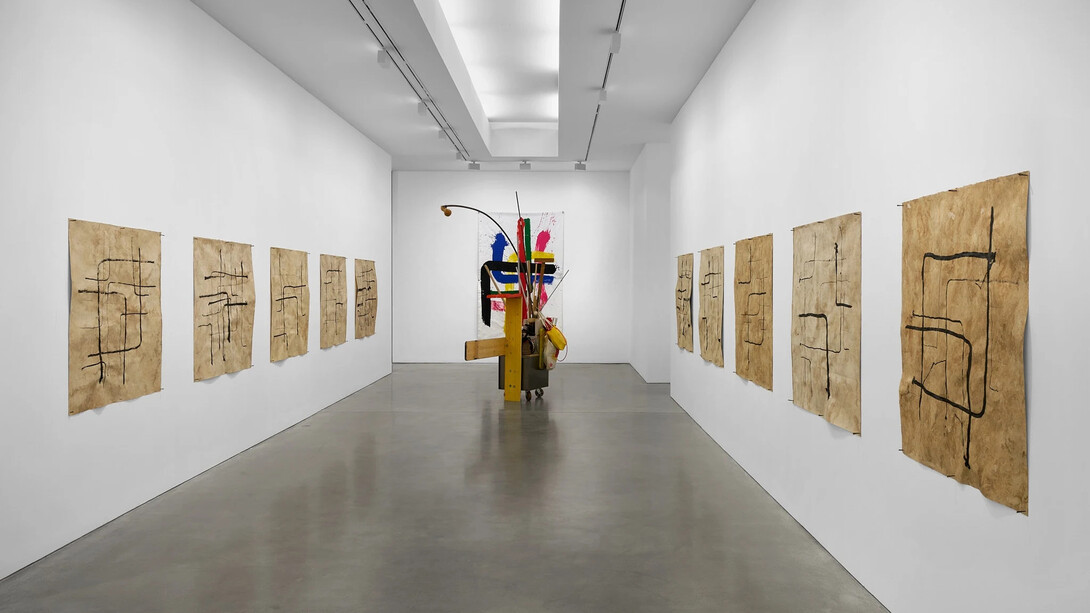 Abraham Cruzvillegas, Splitogetherness: another groove, exhibition view. Courtesy of Galerie Thomas Schulte