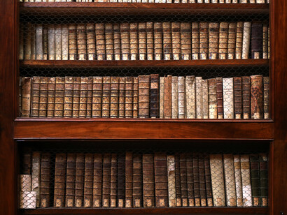 Biblioteca marucelliana, sala di lettura, scaffalature del 1750