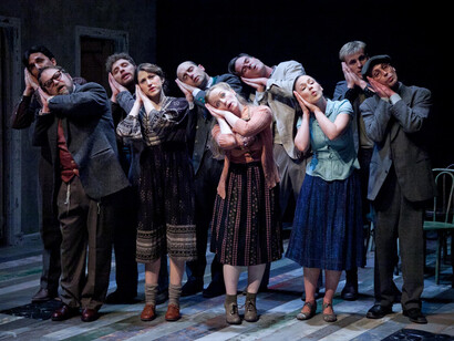 Escena de la obra Our Class, de Tadeusz Slobodzianek