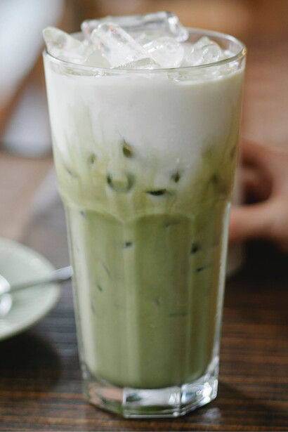 O matchá nunca terá um sabor amargo e sim levemente doce e pode adquirir um aspecto espumoso após seu preparo