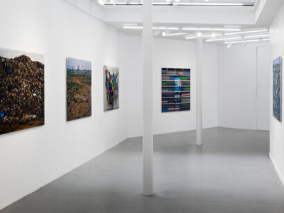 Liu Bolin, Exhibition view. Courtesy of Galerie Paris-Beijing