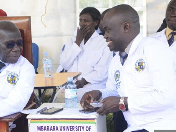La idea es que diagnóstico, tratamiento, compasión y solidaridad social se conviertan en una misma cosa para los profesionales de la salud. Facultad de medicina de la Universidad de Mbarara, 2021, Uganda