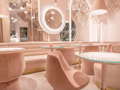 Interior del Beverly Café en Valencia, España