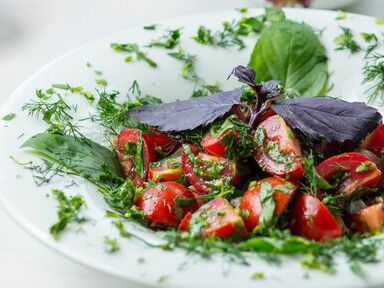 Nutritious foods that support brain health, featuring key ingredients from the Mediterranean diet