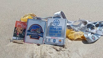 Medalhas de Mylene Andrade. Com uma paixão inextinguível pelo esporte, ela iniciou uma ação ousada ao levar o basquete para quem nunca havia tido a oportunidade de praticar a modalidade de forma organizada na "pequena-grande" enseada de Coroa Vermelha. Com determinação e um coração generoso, decidiu fazer a diferença