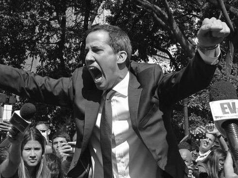 Guaidó confronta a la policía que intenta detener su entrada al edificio de la Asamblea Nacional, Caracas 