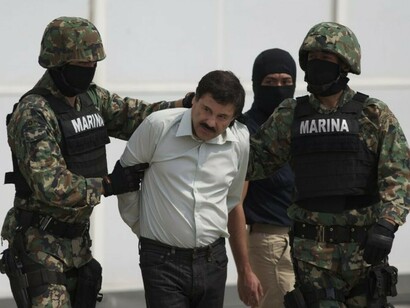 El ejército de México trasladando al Chapo Guzmán
