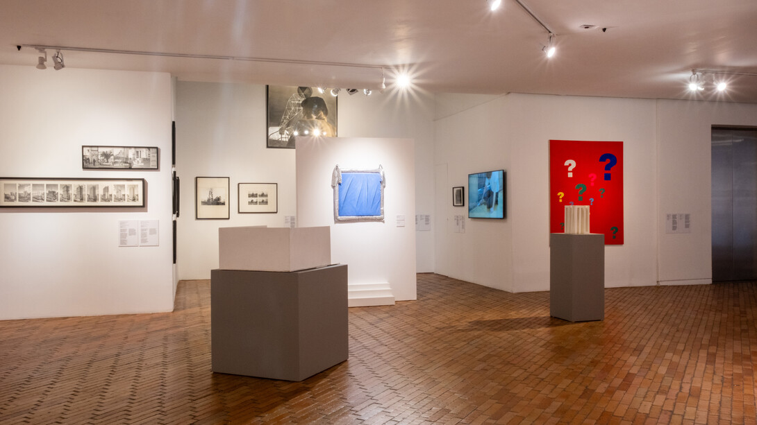 Santiago Cárdenas, Tensión ambiental. Colección en escena #8, vista de exhibición. Cortesía de MAMBO