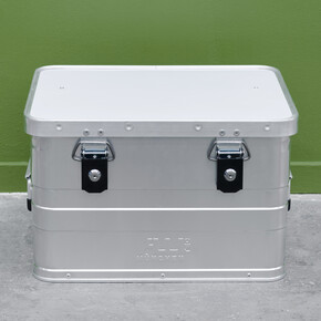 All images: Harry Meadley, LEVEL 3 (2015) installation view, Test Space, Spike Island. Courtesy the artist