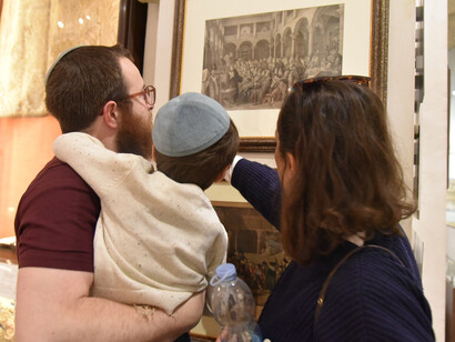 Micaela Pavoncello giving a tour , Jewish Museum of Rome photo by Brenda Lee Bohen, Italy