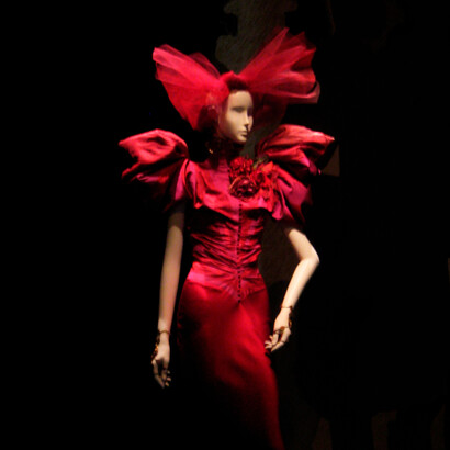 Dior alta costura. Quando olhamos para o tapete vermelho mais aguardado do ano, o Met gala, o trabalho do estilista não só foi usado, mas como foi um dos destaques 