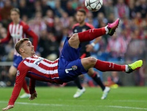 Griezmann intenta una chilena