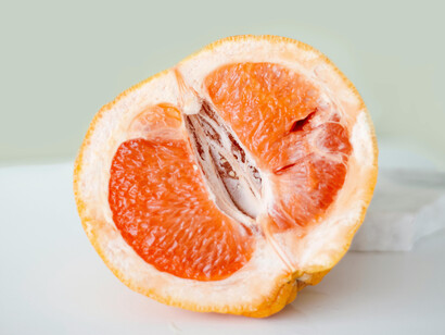 A grapefruit sliced in half