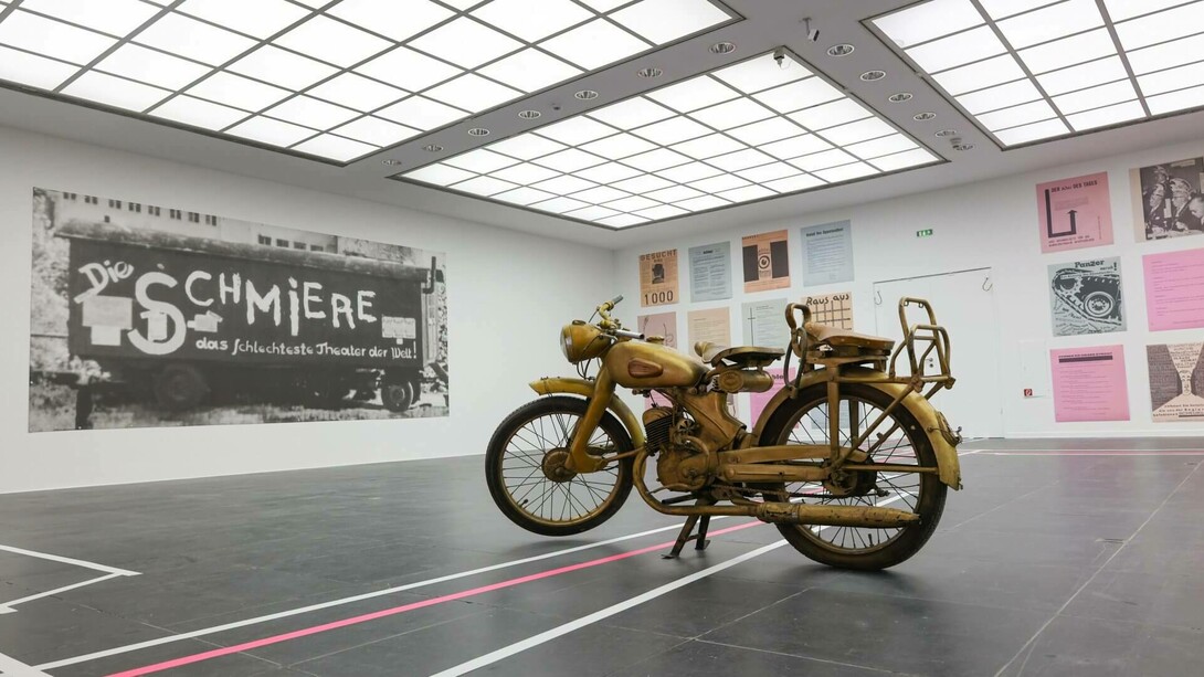 Various artists, Hidden history, exhibition view. Courtesy of Frankfurter Kunstverein
