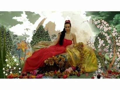 Azari, Shoja, The Queen on Houries, still from The King of Black, 2013, HD colour video with sound, lores