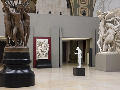 Elmgreen y Dragset, L’addition, vista de exhibición. Cortesía del Museo de Orsay