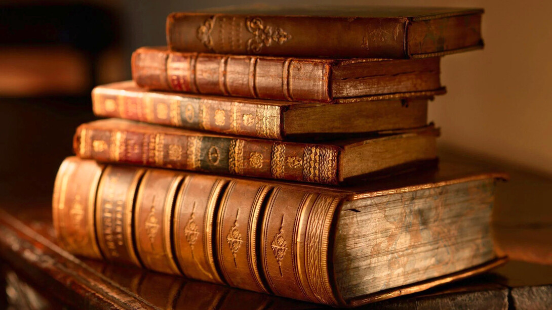 Y, si de maldades se trata, ¿qué peor maldad que robarle su esencia a un libro?