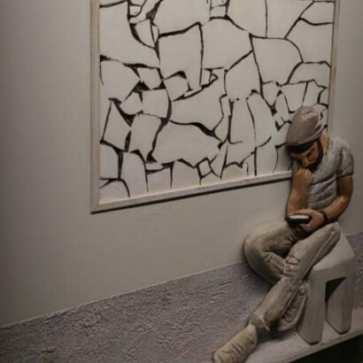 Cataldo Valente, il quadro dedicato al Alberto Burri e ai suoi famosi cretti della serie “I musei nel museo”. Tecnica mista