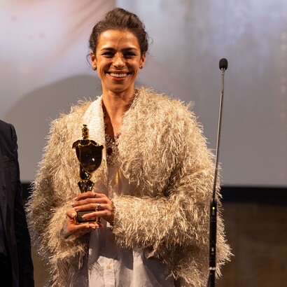 Marianna di Martino riceve il Paladino d'Oro per l’interpretazione di Agata Scalia nella serie "Incastrati", foto di Alessio Falzone