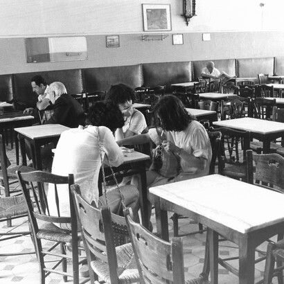 Per sette anni le sta accanto, affrontando non solo la gestione pratica della malattia, ma anche le sfide emotive e psicologiche di una relazione che cambia