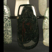 Pendiente

Materiales: Piedra

Clásico 300 a.C.- 900 d.C.

Medidas: 92 mm de largo