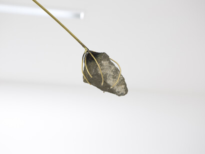 Petrit Halilaj, Si Okarina e Runikut, 2014, Mobile. Brass, ocarina in clay, stone, 220 x 40 x 15 cm, View of the exhibition (detail) « Yes but the sea is attached to the earth and it never floats around in space. The stars would turn off and what about my planet? », kamel mennour, Paris, 2014, © Petrit Halilaj
Photo: Fabrice Seixas, Courtesy the artist and Kamel Mennour, Paris
