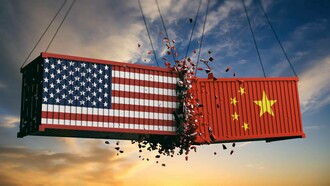 The Chinese and American containers clashing on the trade and economic front