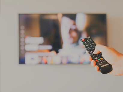 Televisor proyectando una serie. Las producciones coreanas han trascendido fronteras culturales y lingüísticas