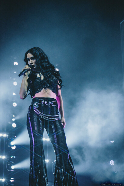 La propuesta escénica de Lali mezcla precisión técnica con un despliegue visual arrollador, donde cada detalle está pensado para sorprender