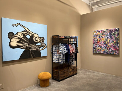 Various artists, Crossing cultures: where form meets form, exhibition view. Courtesy of Kates-Ferri Projects