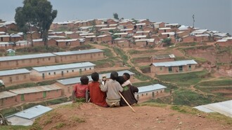 Kiziba es el campo de refugiados más antiguo de Ruanda y se estableció en 1996. En el año 2023, albergaba a 15.955 refugiados