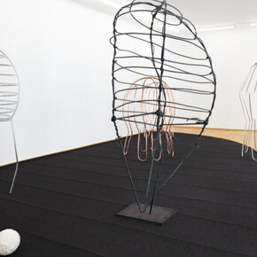 Sonia Leimer, Dust buddies, ausstellungsansicht. Mit freundlicher genehmigung der Galerie nächst St. Stephan