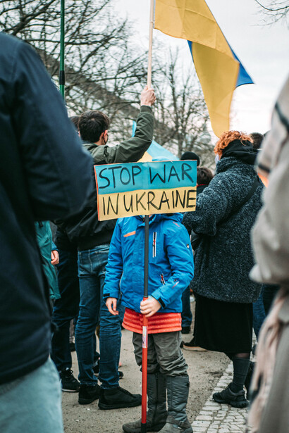 Ucraina. Una bambina di oggi, potrebbe chiederci: “Cosa possiamo fare noi?”