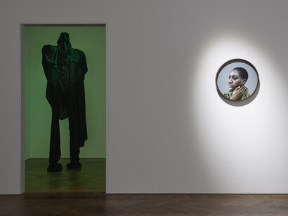 Sandra Mujinga, Time as a shield, Ausstellungsansicht. Mit freundlicher Genehmigung der Kunsthalle Basel