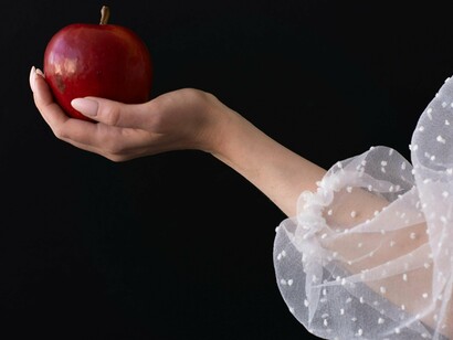 Não somos de ferro e nem um poço de virtudes, mesmo tendo algumas, outras não temos e daí? Daí nada, quem nunca pecou que jogue a primeira pedra, nenhuma me atingiu, ah, ninguém jogou!