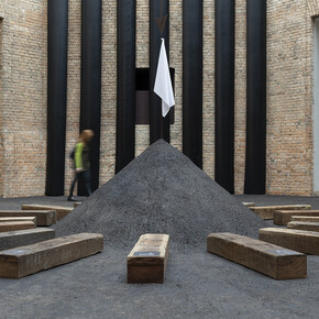 Luana Vitra, Weiße flagge, ausstellungsansicht. Mit freundlicher genehmigung der Pinacoteca