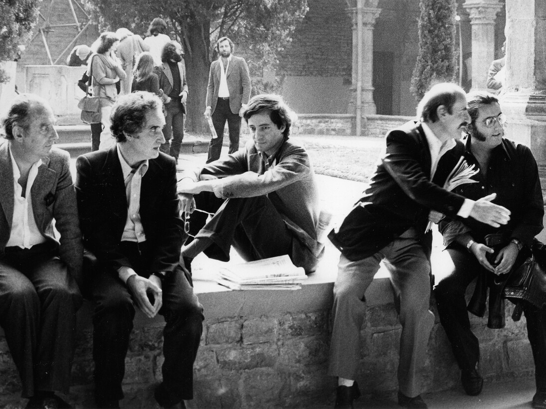 From the left: Fabio Mauri, Giuseppe Chiari, Umberto Silva, Alberto Boatto and Germano Celant, at the exhibition ‘Brunelleschi e noi’, Santa Maria Novella, Florence, 1977. Photo: Elisabetta Catalano 
