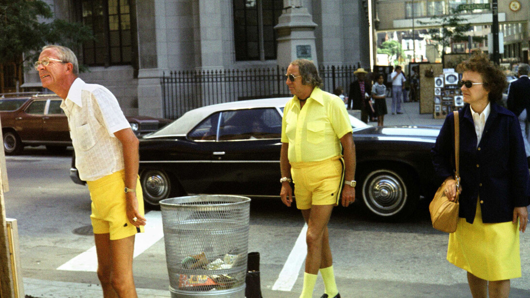 Vivian Maier, Untitled, Chicago, IL, August 1976 30x40cm (11x14 inch.) Framed: 40,5x50 cm ©Estate of Vivian Maier, Courtesy of Maloof Collection and Howard Greenberg Gallery, NY