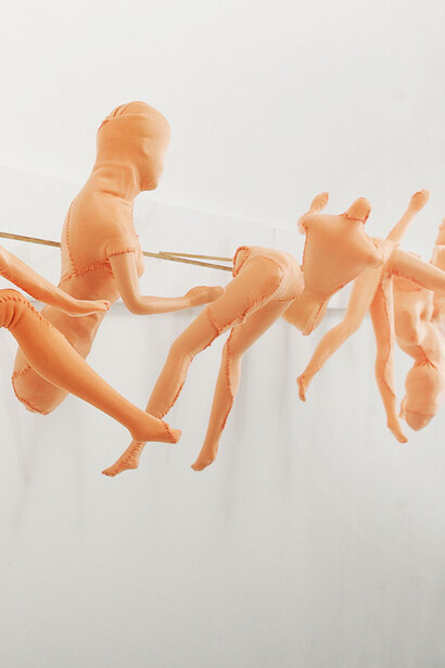 "Monstruos". Objetos intervenidos. Karla Herencia, 2013. Detalle, vista lateral
