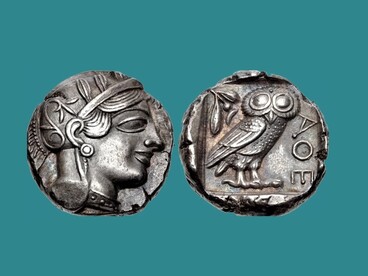  Attica, Atene. 454-404 a.C. Tetradramma in argento (16,85 g). Testa di Atena con elmo rivolta a destra. ΑΘΕ, gufo in piedi a destra; ramoscello d'ulivo e mezzaluna sopra
