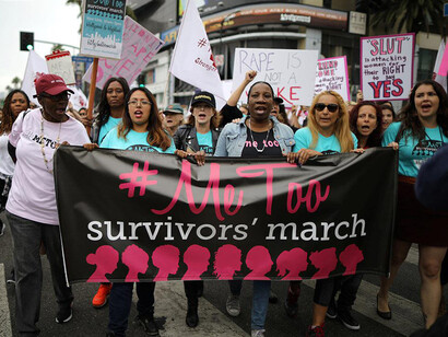 Marcha de las sobrevivientes liderada por la fundadora del movimiento #MeToo, Tarana Burke, en Los Ángeles