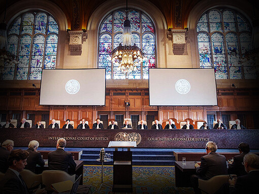 La Corte Internacional de Justicia es el principal órgano judicial de las Naciones Unidas. Fue establecida en 1945 en La Haya, Países Bajos
